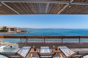 Property grounds - Kormoranos Hydrobates Waterfront Villa (Chania)