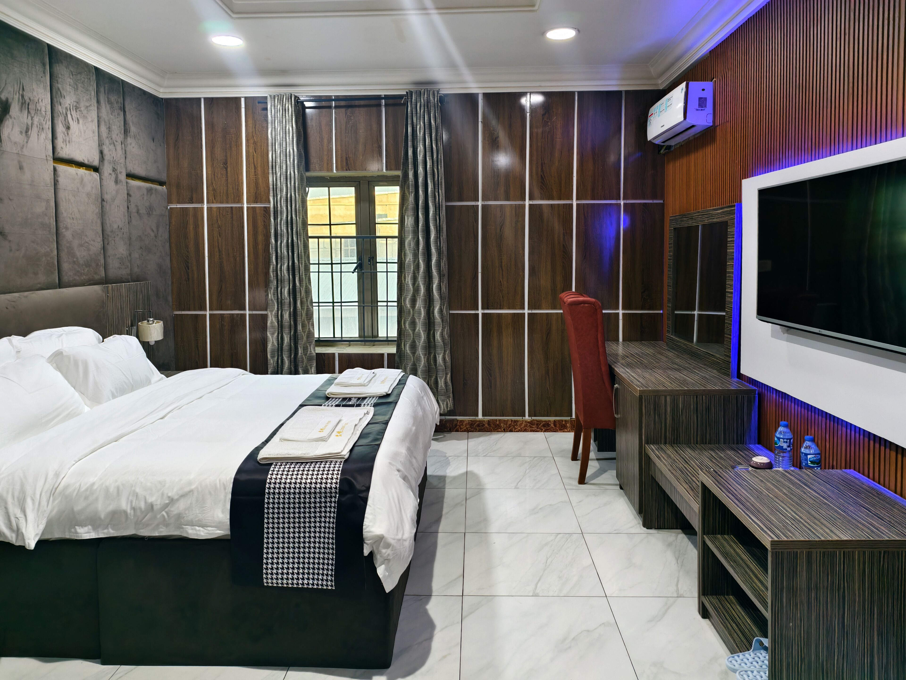 エグゼクティブ ルーム | セーフティボックス (室内)、遮光カーテン、防音設備、ベッドシーツ