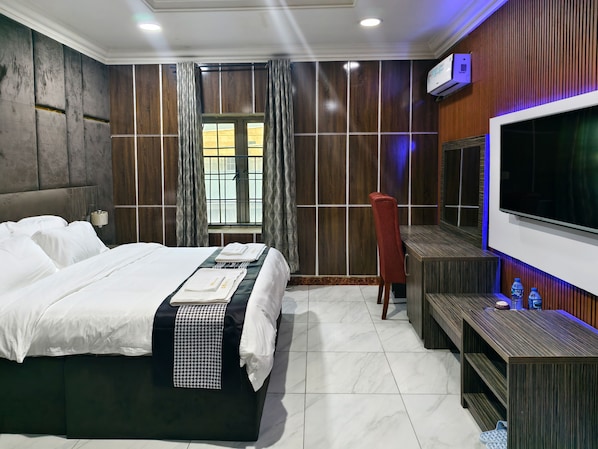 Phòng Executive | Két bảo mật tại phòng, màn/rèm cản sáng, phòng cách âm 