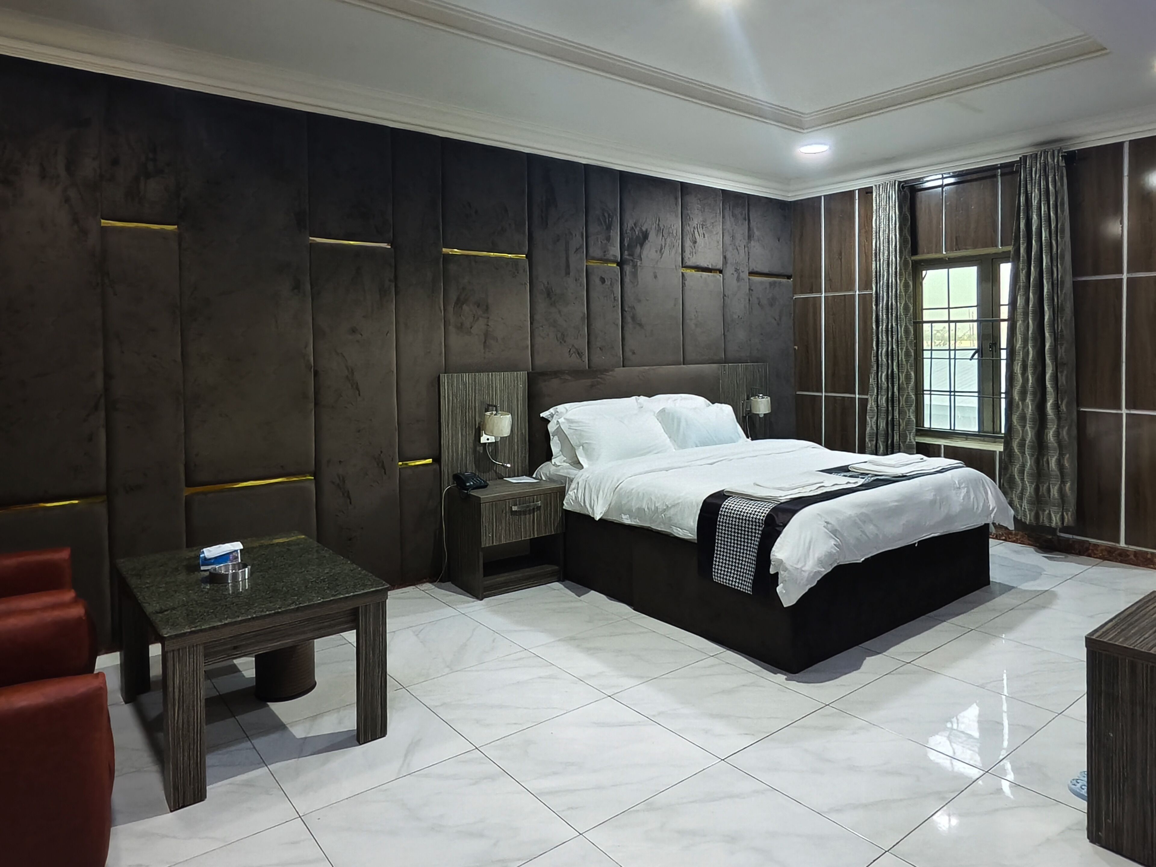 Executive Room | In-room safe, blackout drapes, soundproofing, bed sheets