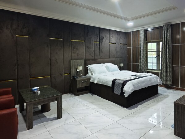 行政客房 | 客房内保险箱、遮光窗帘、隔音、床单