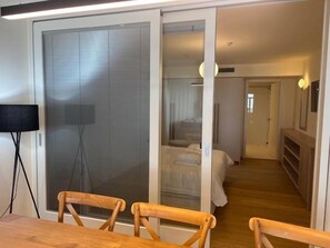 4 Schlafzimmer, Zimmersafe, Schreibtisch, schallisolierte Zimmer