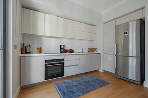 Private kitchen - Perfect 3-bedroom duplex apartment with AC in delightful İstanbul (İstanbul)