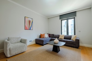Smart TV - Perfect 3-bedroom duplex apartment with AC in delightful İstanbul (İstanbul)