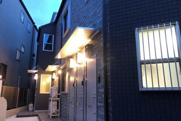 المنشأة من الخارج