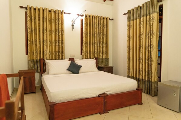 4 bedrooms, iron/ironing board, WiFi, bed sheets - Homestead Escape (Kamburugamuwa)