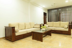 Interior - Homestead Escape (Kamburugamuwa)