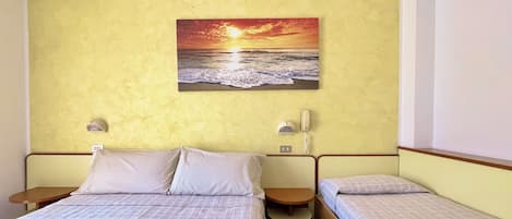 Chambre Triple, balcon