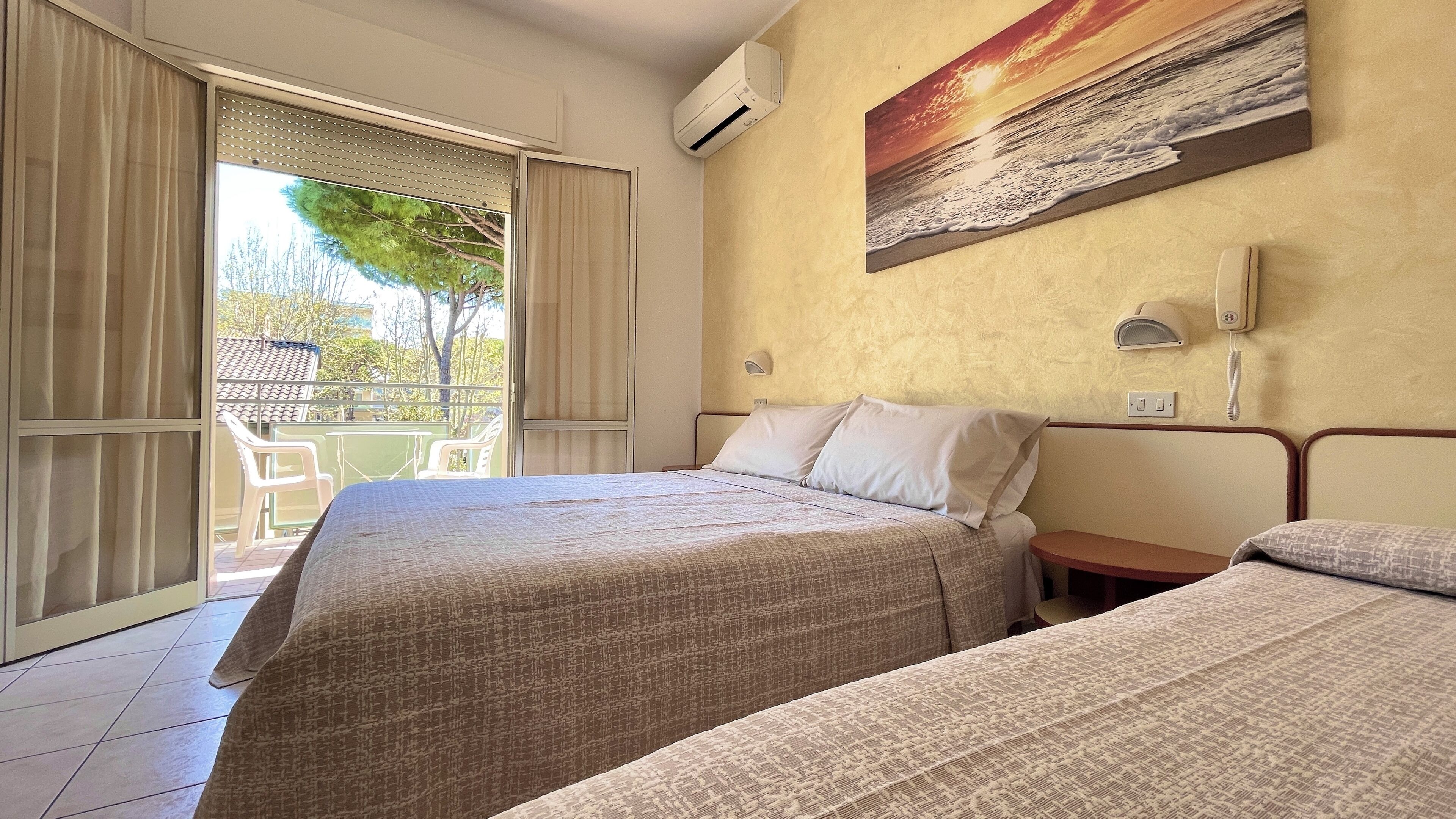 خزنة داخل الغرفة ومكتب وواي فاي مجانًا وملاءات أسرّة