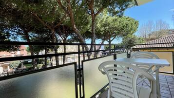 Double or Twin Room, Balcony, Garden View | Terrace/patio