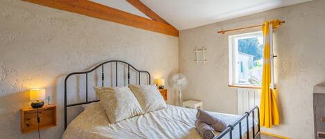 3 chambres, fer et planche Ă repasser, Wi-Fi, draps fournis