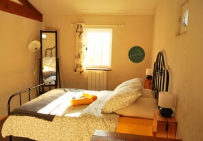 3 chambres, fer et planche à repasser, Wi-Fi, draps fournis