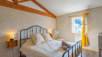 3 slaapkamers, een strijkplank/strijkijzer, wifi, beddengoed