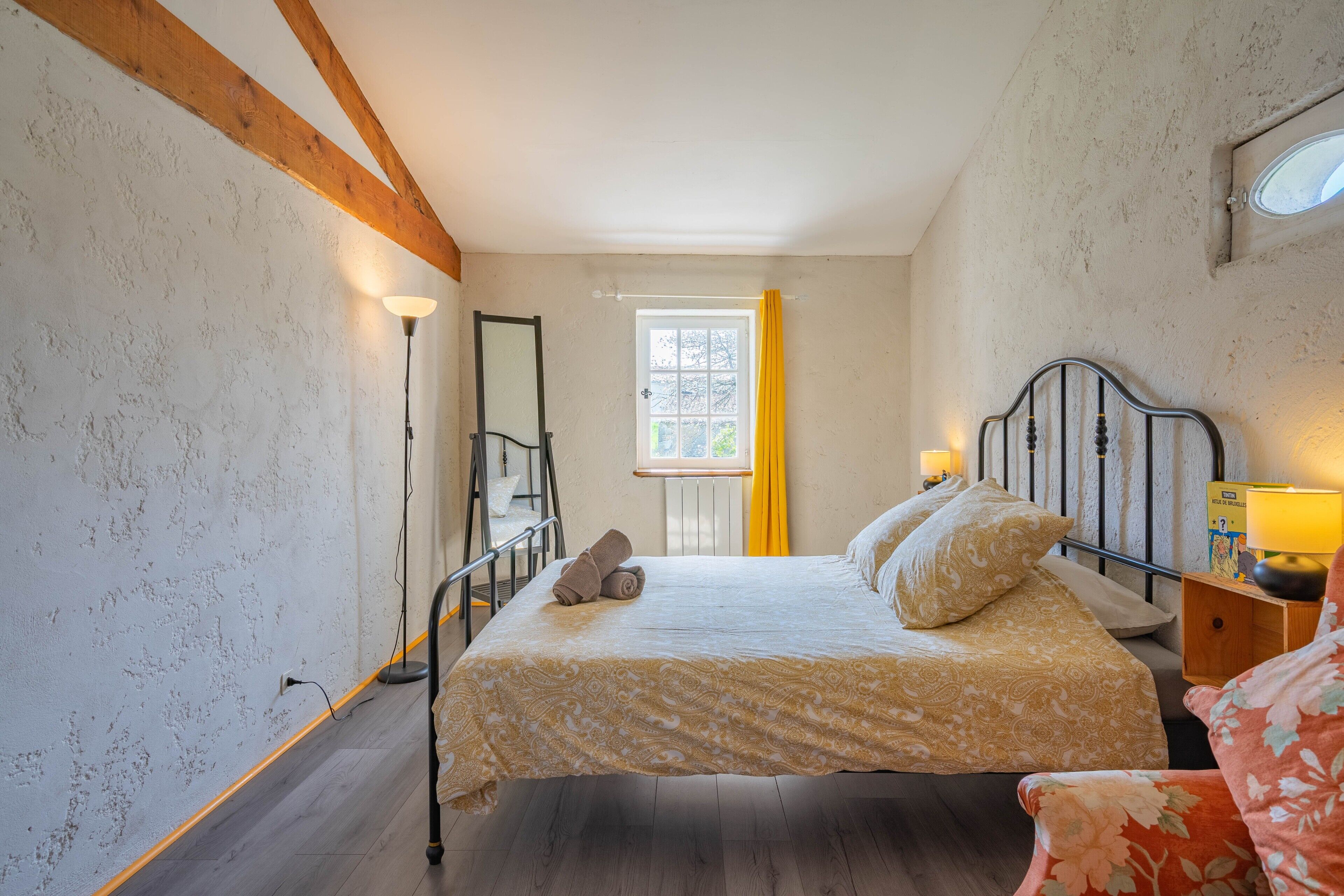 3 slaapkamers, een strijkplank/strijkijzer, wifi, beddengoed