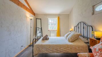 3 slaapkamers, een strijkplank/strijkijzer, wifi, beddengoed