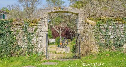 Chambre dâhĂŽtes « Chambre Geluck » avec piscine partagĂ©e, terrasse commune et Wi-Fi