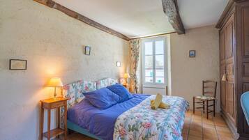 1 slaapkamer, een strijkplank/strijkijzer, wifi, beddengoed