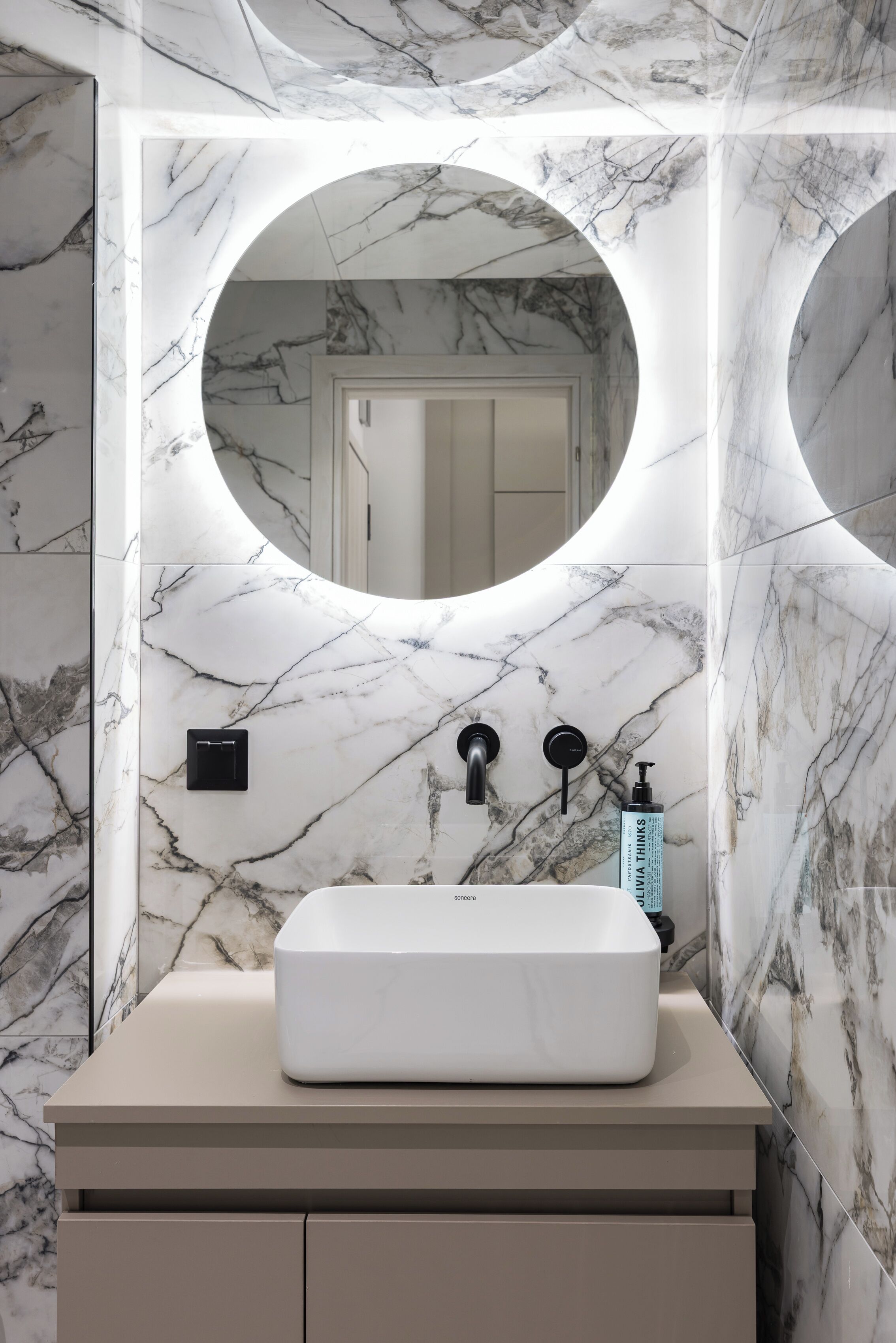 Deluxe Studio, City View | Bathroom | Shower, free toiletries, hair dryer, towels