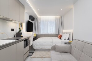 Superior-Studio, Stadtblick | Schreibtisch, laptopgeeigneter Arbeitsplatz, Bügeleisen/Bügelbrett