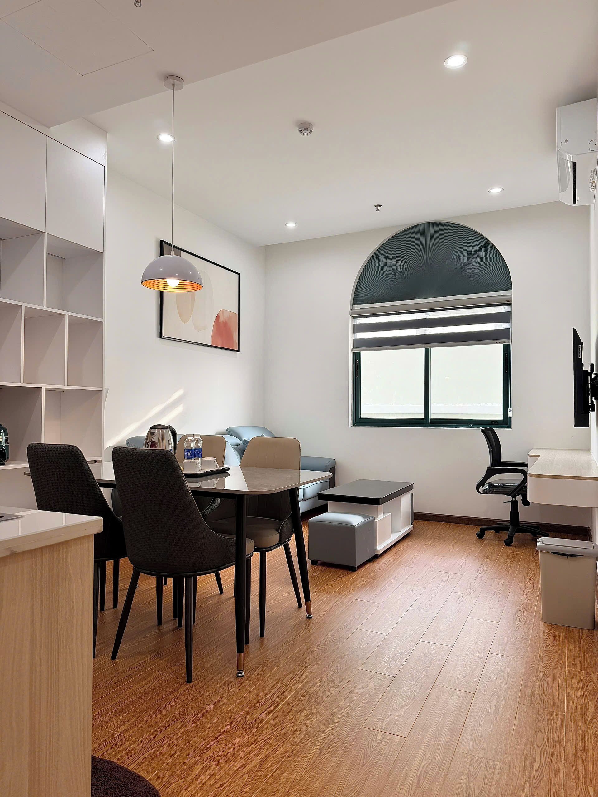 Luxury-Apartment | Schreibtisch, laptopgeeigneter Arbeitsplatz, kostenloses WLAN