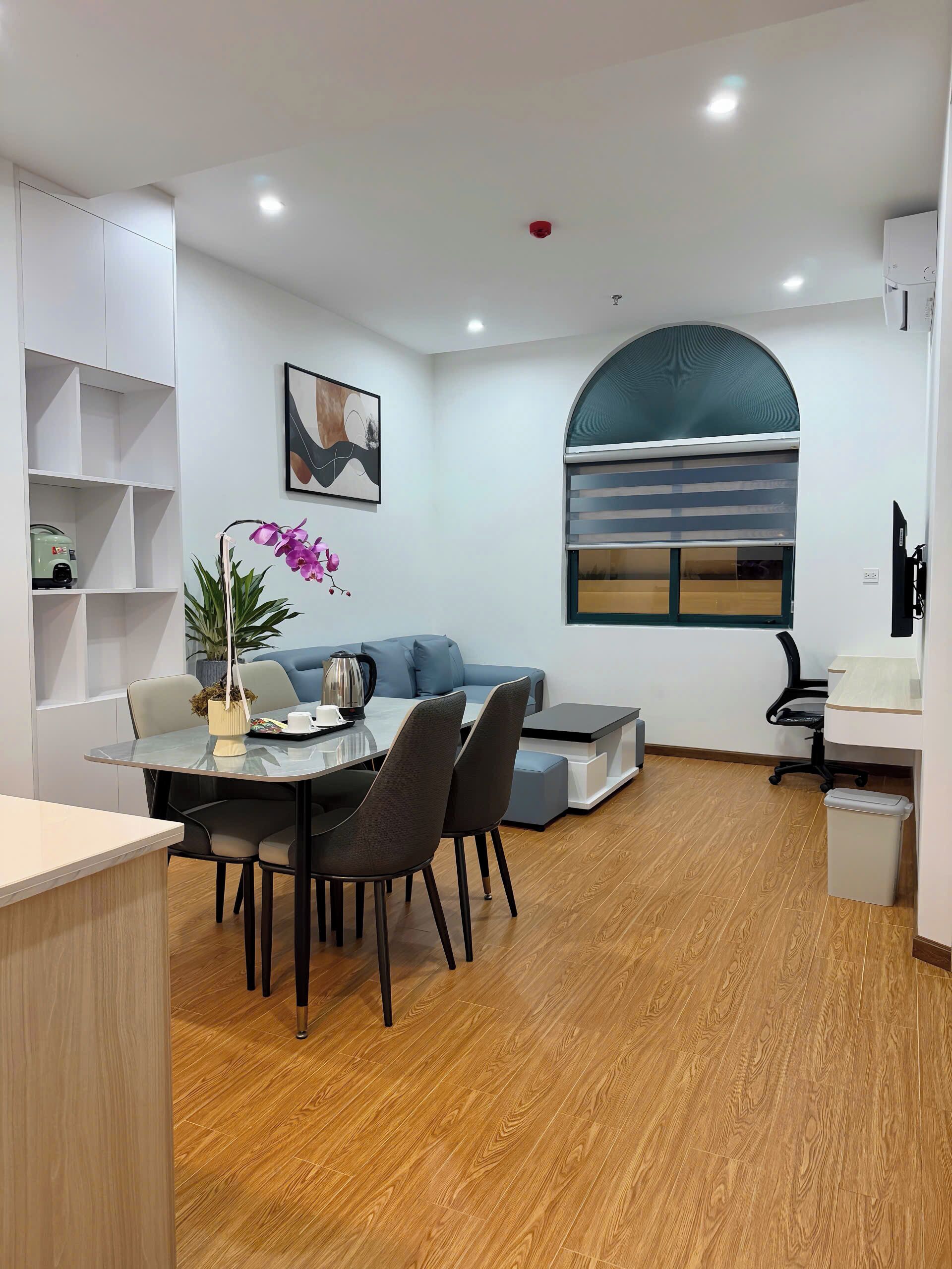 Exclusive-Apartment | Schreibtisch, laptopgeeigneter Arbeitsplatz, kostenloses WLAN