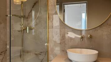 Design Cottage, 2 Bedrooms | Bathroom | Shower, hair dryer, towels, soap