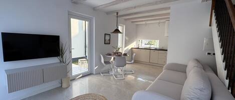 Design Cottage, 2 Bedrooms | Living area