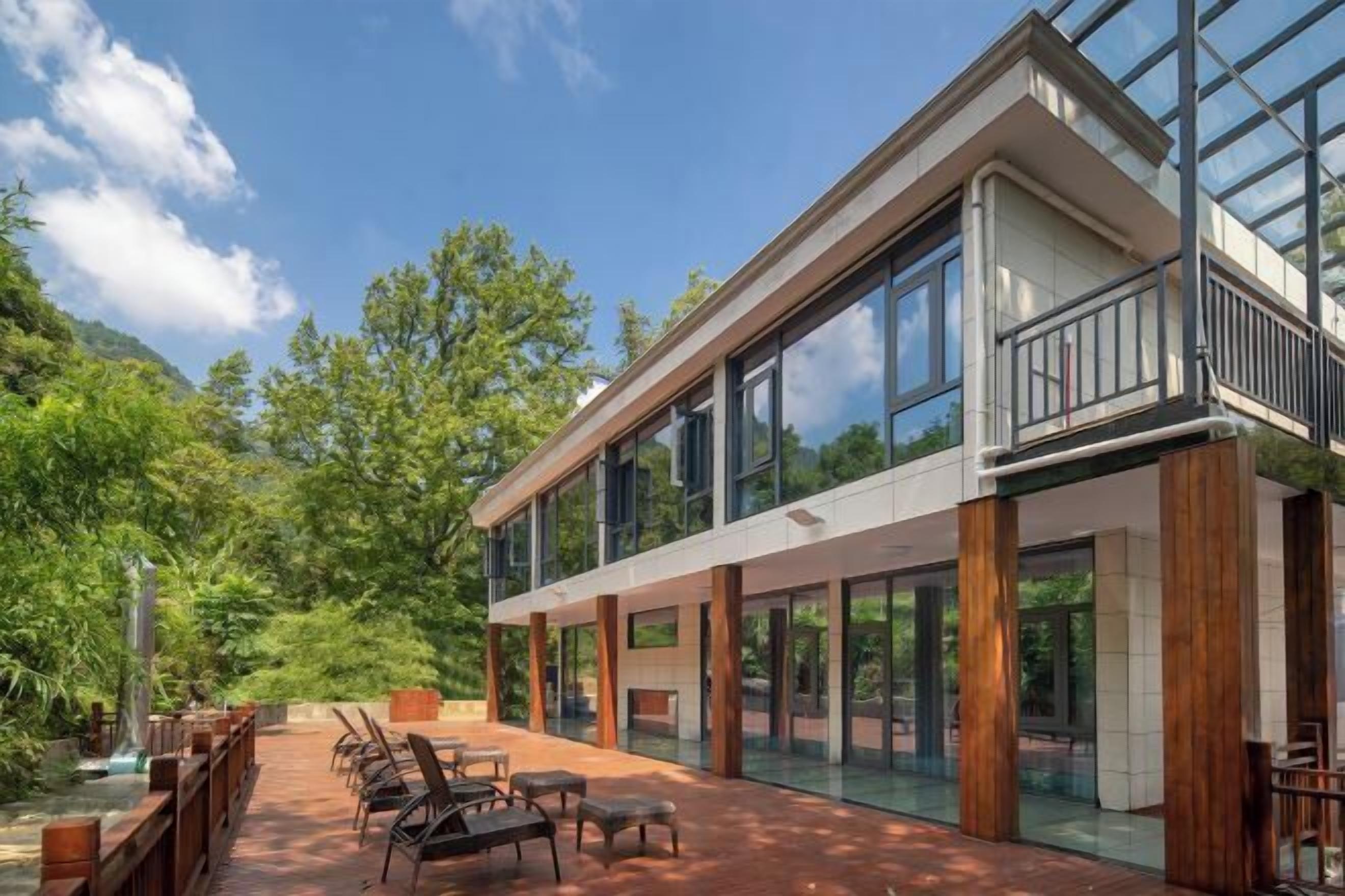 المنشأة من الخارج