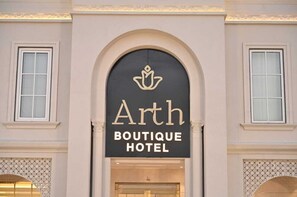 Vista frontal de la propiedad