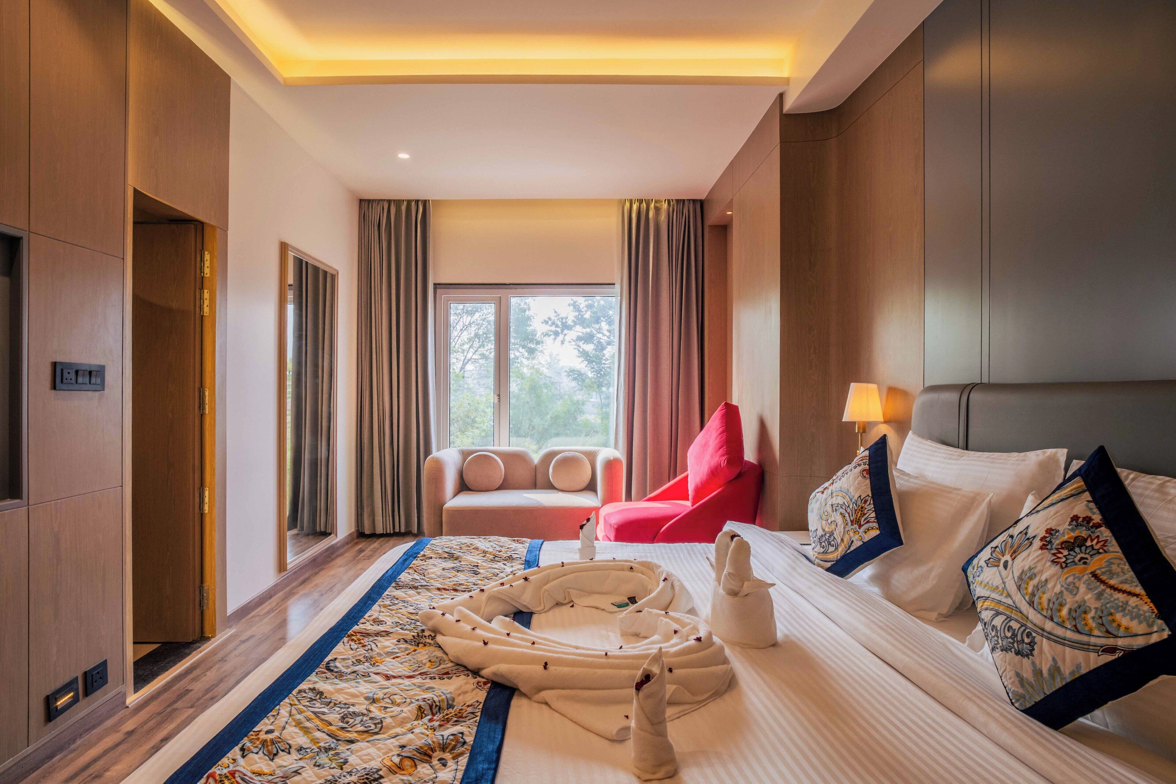 Luxury Room, City View | Desk, iron/ironing board, free WiFi