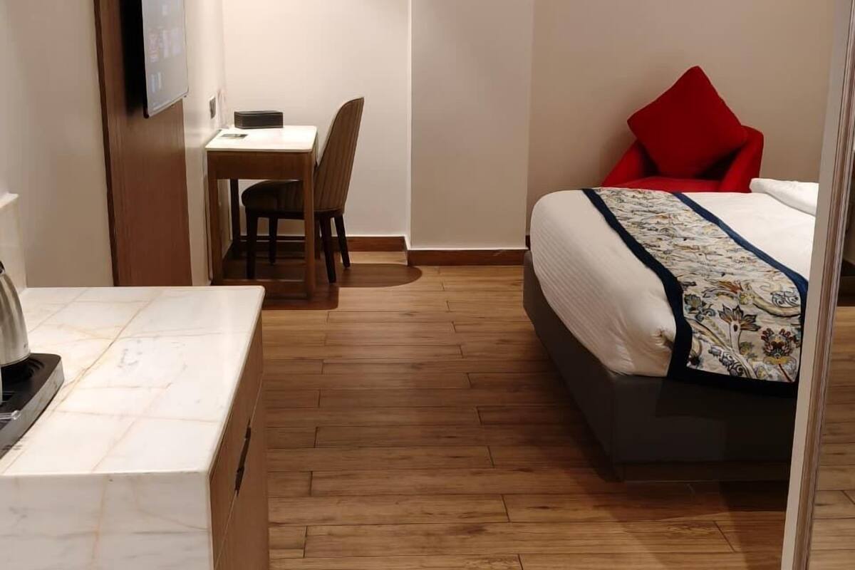 Classic Room | Meja, seterika/papan seterika, Wi-fi percuma