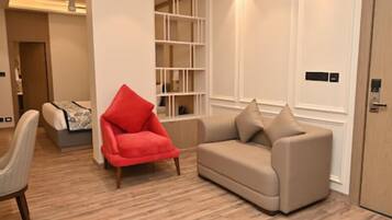 Quarto superluxo, vista para a cidade | Área de estar