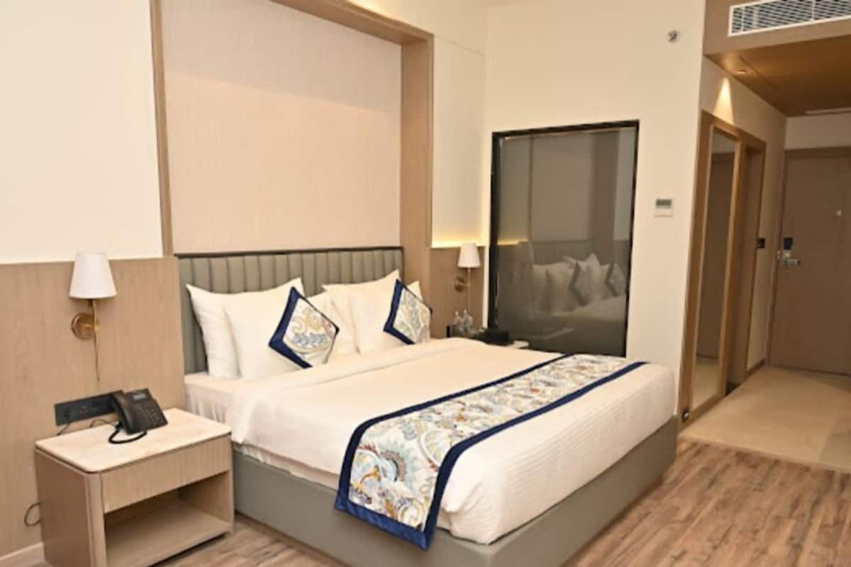 Deluxe Double Room, City View