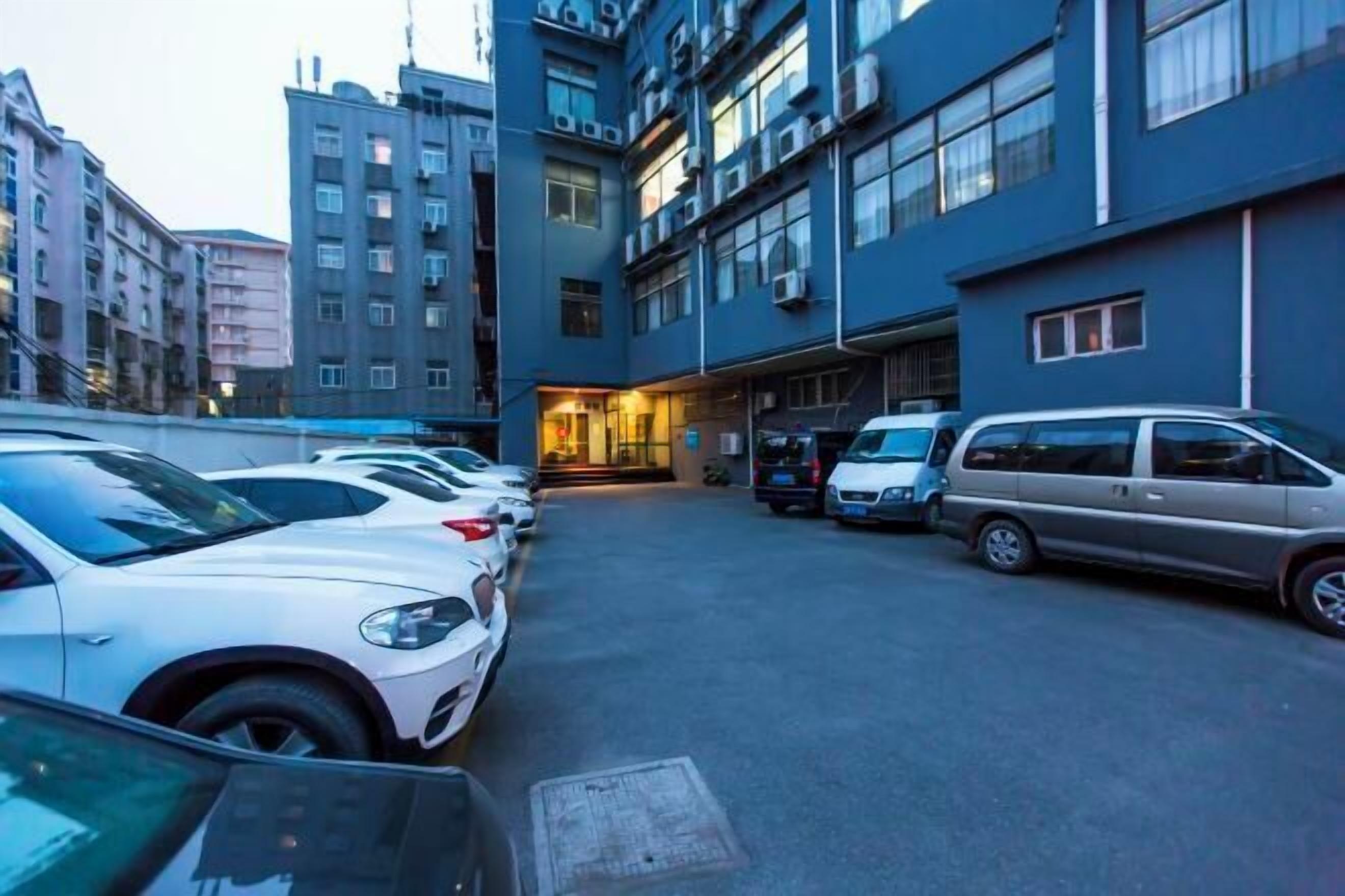 المنطقة المحيطة بالمنشأة