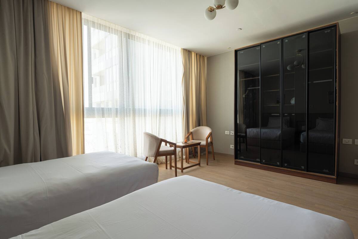 Comfort Studio, 2 Twin Beds | Free WiFi, bed sheets