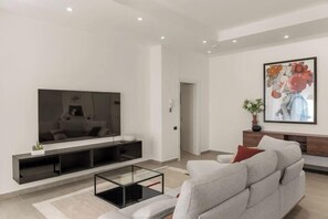 Cribs/infant beds - The Como Hillview Apartment by Aura Luxury Collection (Como)