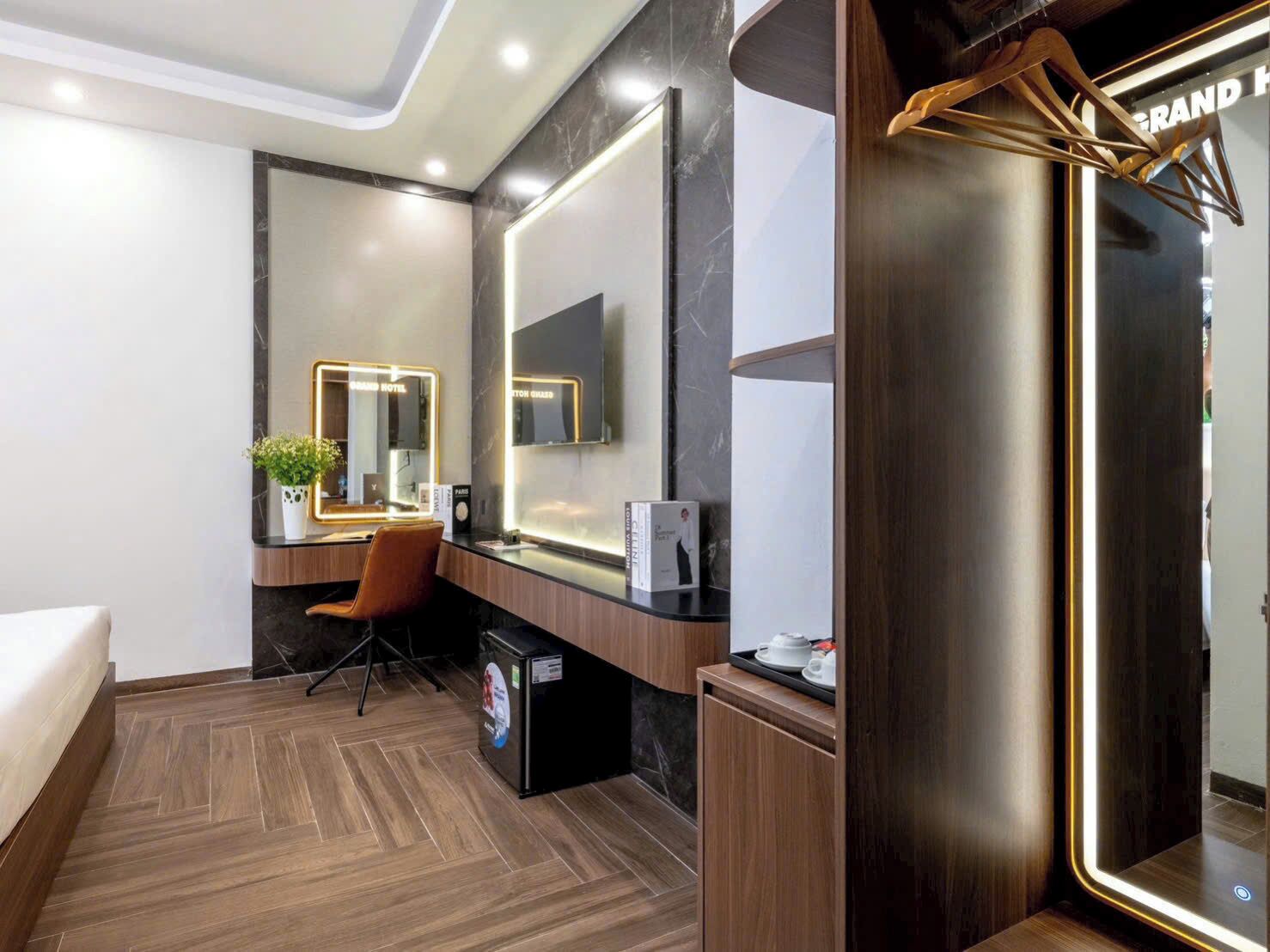 Espacio para trabajar con laptop y wifi gratis 