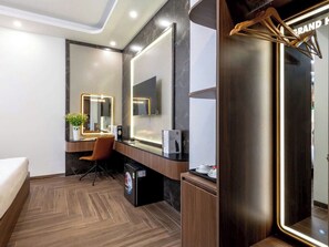 Standard Double Room | Laptop workspace, free WiFi