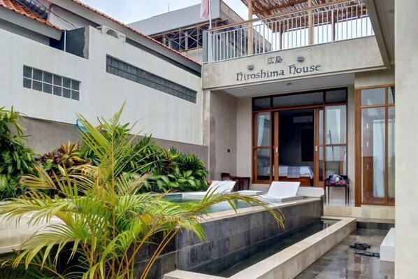 المنشأة من الخارج