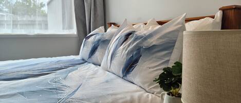 3 bedrooms, iron/ironing board, WiFi, bed sheets