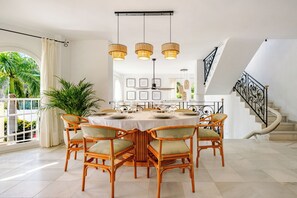 Dining - The Oasis Beachfront Villa (Almuñécar)