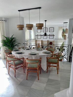 Dining - The Oasis Beachfront Villa (Almuñécar)