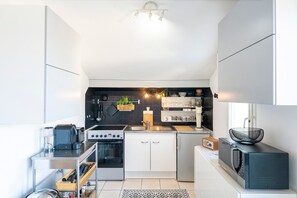 Fridge, microwave, oven, stovetop