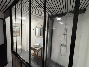 Banian | Bagno | Doccia, asciugamani, sapone, shampoo