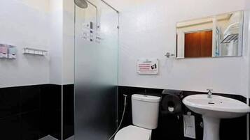 Quarto casal básico | Banheiro