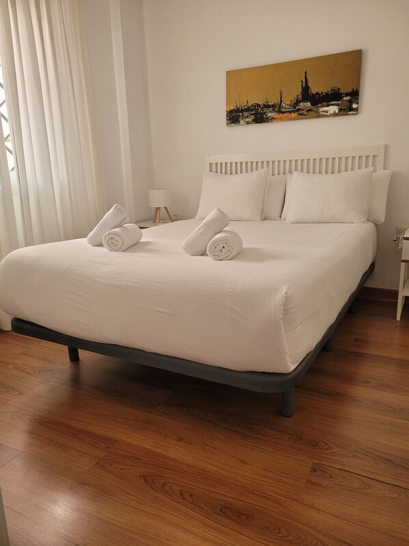 2 chambres, fer et planche à repasser, Wi-Fi, draps fournis