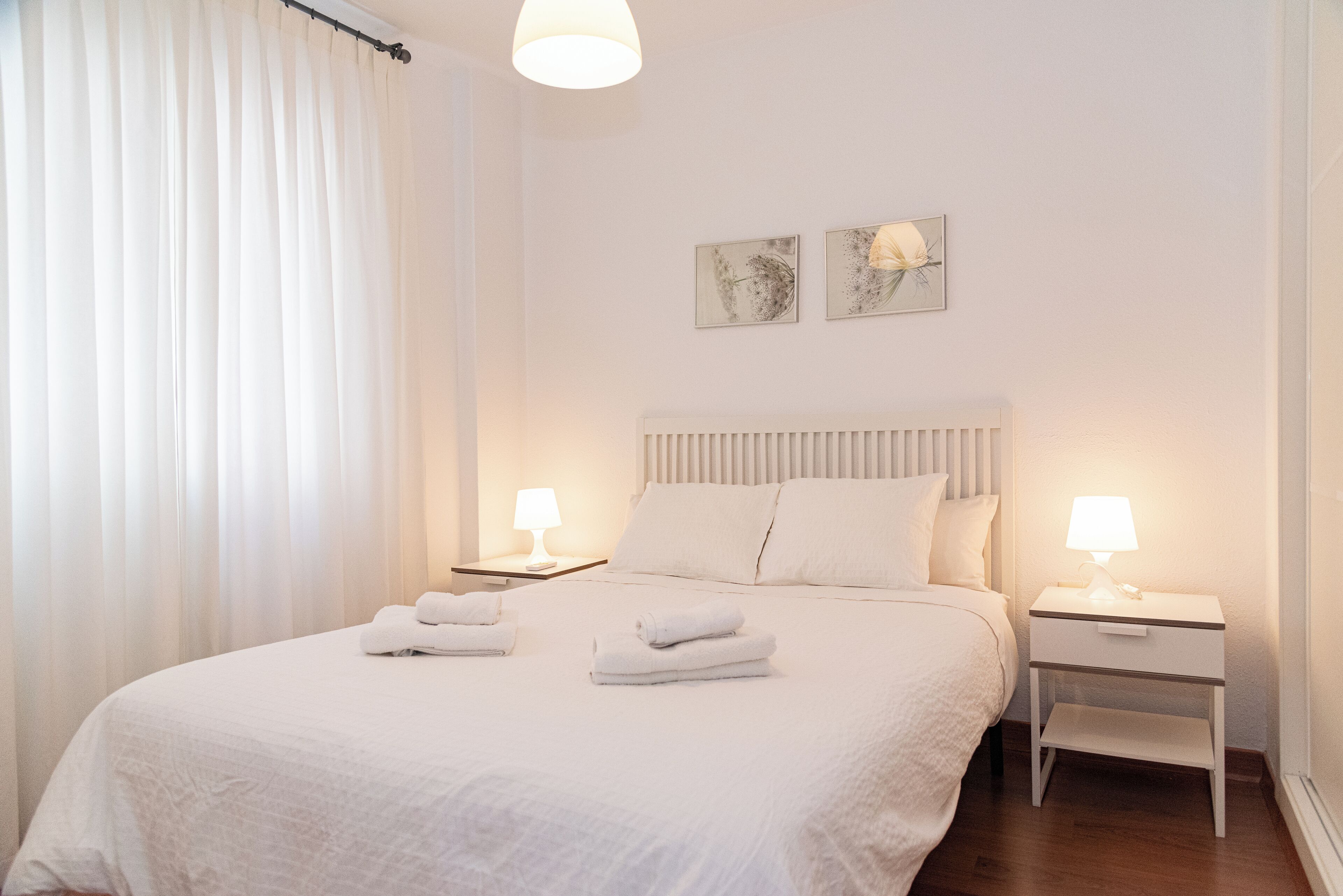 2 habitaciones, tabla de planchar con plancha, wifi y ropa de cama 