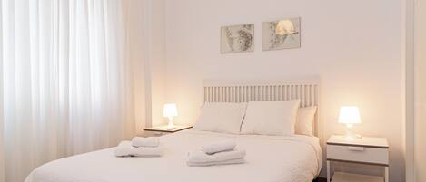 2 habitaciones, tabla de planchar con plancha, wifi y ropa de cama