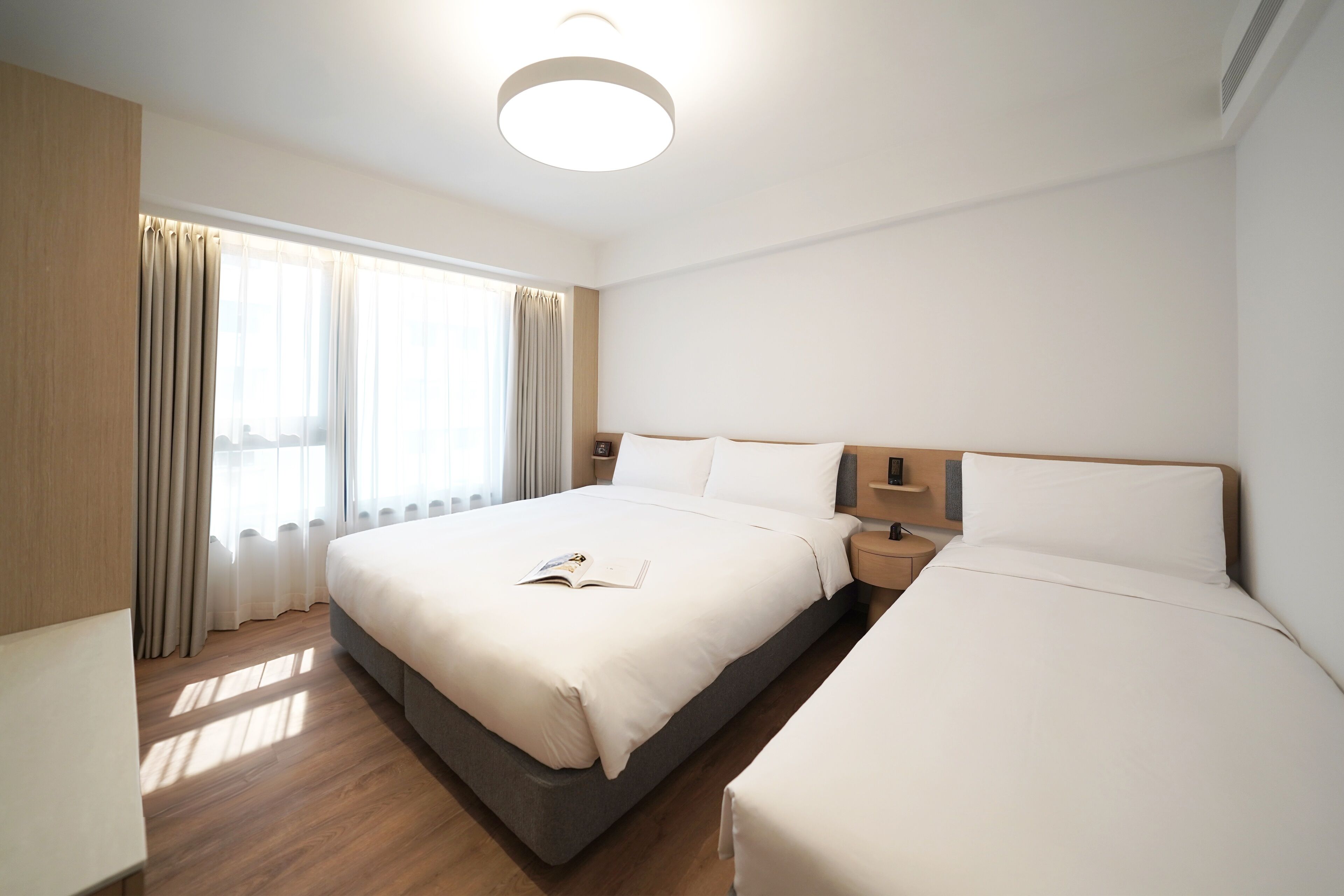 Down duvets, in-room safe, desk, laptop workspace