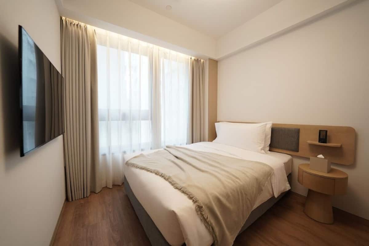 Habitación individual, vista a la ciudad | Escritorio, espacio para trabajar con laptop y wifi gratis